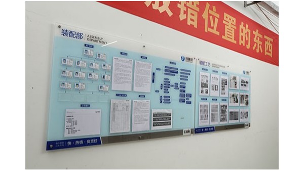 小型全自動點(diǎn)膠機(jī)