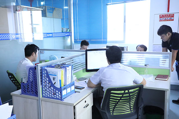 全自動點膠機供應(yīng)商價格