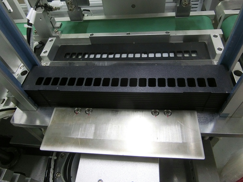 重慶全自動(dòng)點(diǎn)膠機(jī)廠家