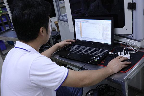 廠家點(diǎn)膠機(jī)設(shè)備