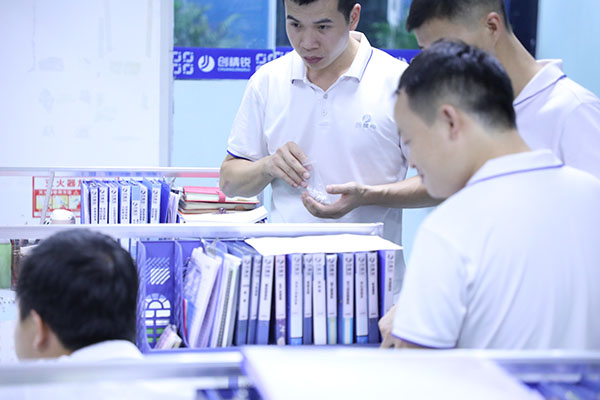 控制精密點(diǎn)膠機(jī)廠家