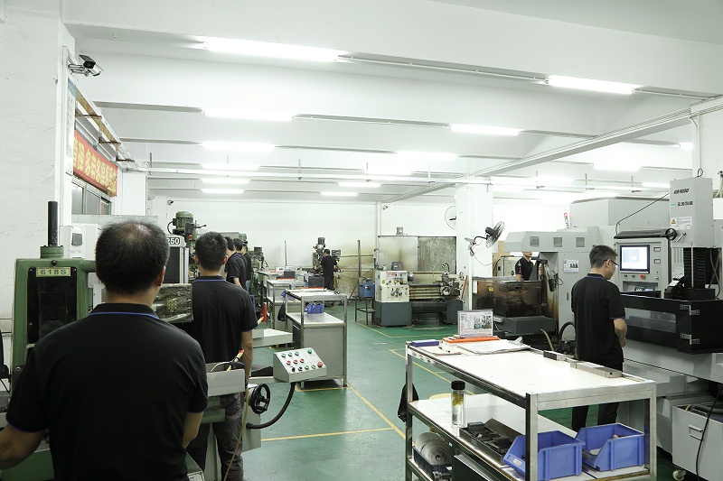 點(diǎn)膠機(jī)廠家車間