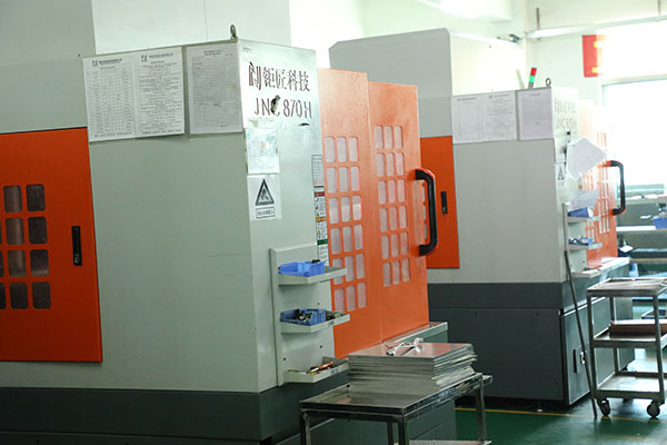 東莞自動點膠機(jī)車間