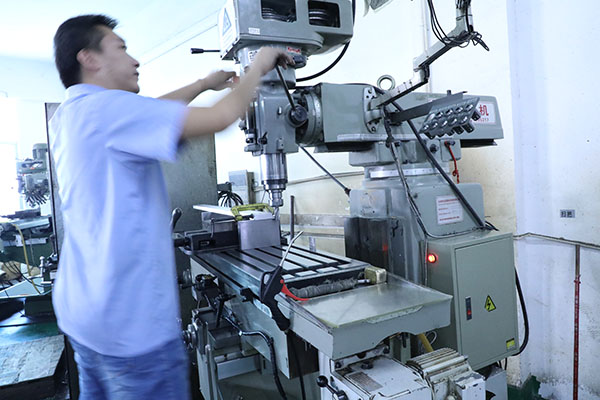 自動(dòng)點(diǎn)膠機(jī)廠家