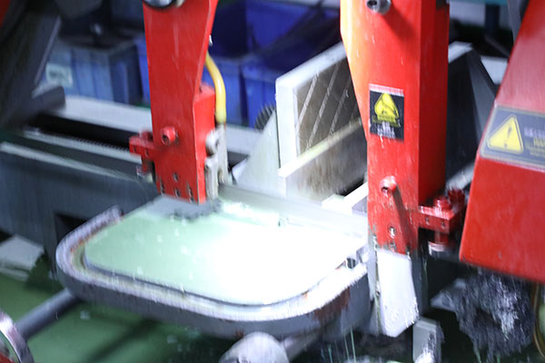 桌面型全自動(dòng)點(diǎn)膠機(jī)圖片