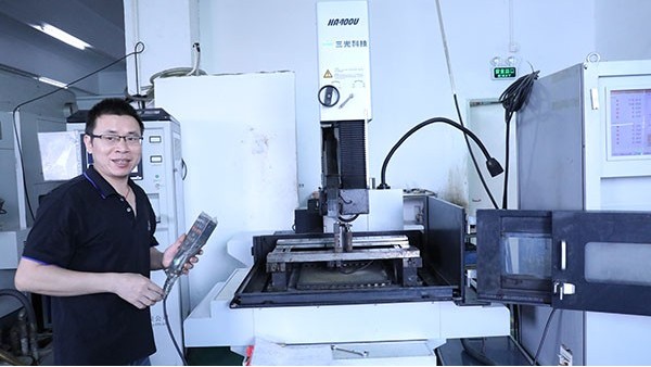 桌面型全自動(dòng)點(diǎn)膠機(jī)