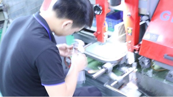 為什么需要點膠機(jī)