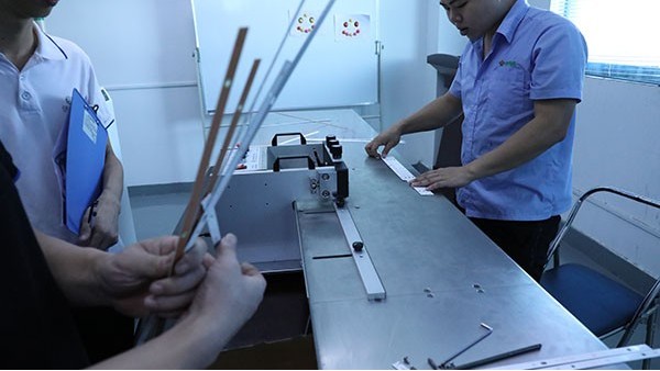 熱熔膠自動(dòng)視覺點(diǎn)膠機(jī)