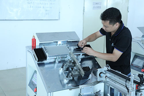 立式全自動(dòng)點(diǎn)膠機(jī)