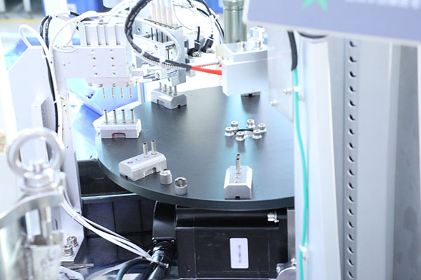 視覺點(diǎn)膠機(jī)廠家