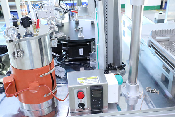 上海自動(dòng)點(diǎn)膠機(jī)廠家