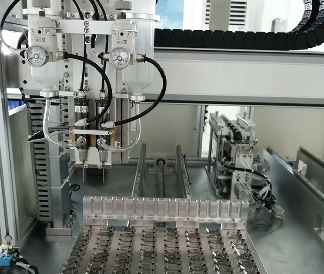 全自動點(diǎn)膠機(jī)局部圖