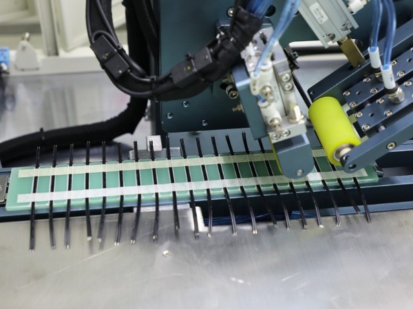 CR-494裁線剝線浸錫排板機(jī) CR-494裁線剝線浸錫排板機(jī)