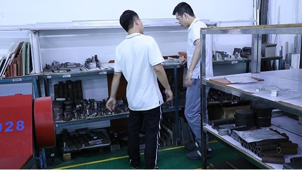 點(diǎn)膠機(jī)哪個品牌好