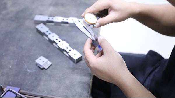 點(diǎn)膠機(jī)設(shè)備