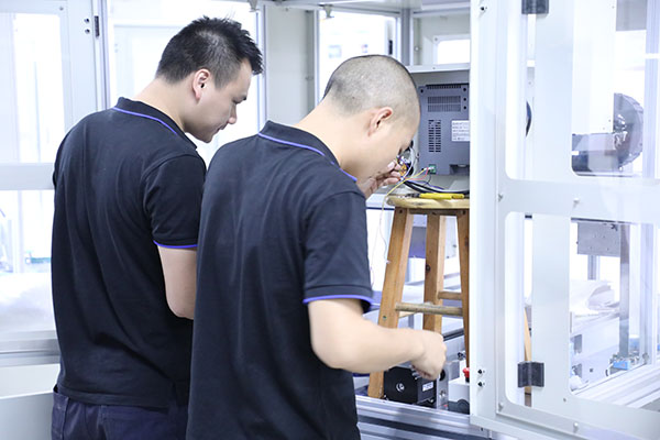 深圳自動(dòng)點(diǎn)膠機(jī)設(shè)備