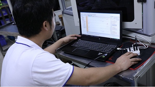 四軸桌面點膠機在網(wǎng)上銷售有什么好處？