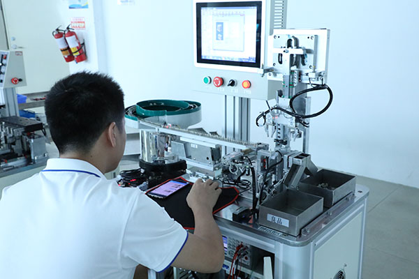 視覺點(diǎn)膠機(jī)生產(chǎn)廠家