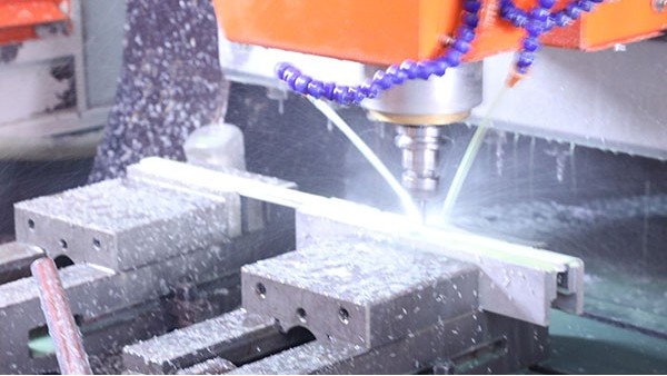 數(shù)據(jù)線全 生產(chǎn)的數(shù)據(jù)線全自動(dòng)點(diǎn)膠機(jī)精度可達(dá)±0.02mm，能達(dá)到您意想不到的精度。如果您對(duì)創(chuàng)精銳電子感興趣，歡迎咨詢網(wǎng)站在線客服，創(chuàng)精銳電子--你身邊的數(shù)據(jù)線全自動(dòng)點(diǎn)膠機(jī)廠家，全心全意為您服務(wù)！如果您想定制自己產(chǎn)品的方案，加微信13143431491、免費(fèi)獲取個(gè)性化定制方案！自動(dòng)點(diǎn)膠機(jī)