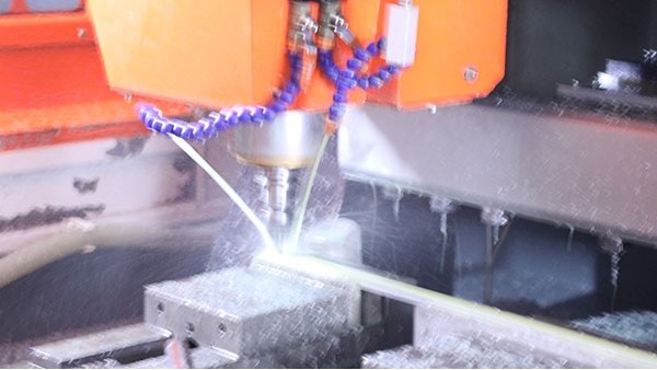 自動精密點(diǎn)膠機(jī)廠家