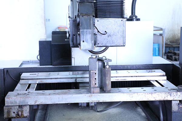 半自動(dòng)ab點(diǎn)膠機(jī)加工