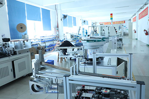 深圳點(diǎn)膠機(jī)廠(chǎng)家