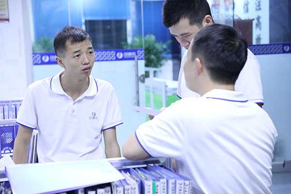 全自動(dòng)點(diǎn)膠機(jī)廠家