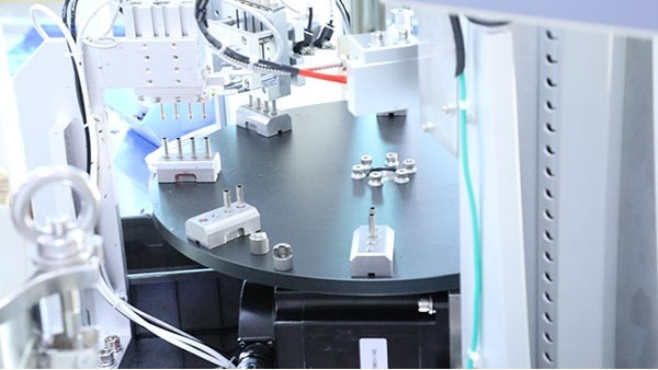 點(diǎn)膠機(jī)生產(chǎn)廠家